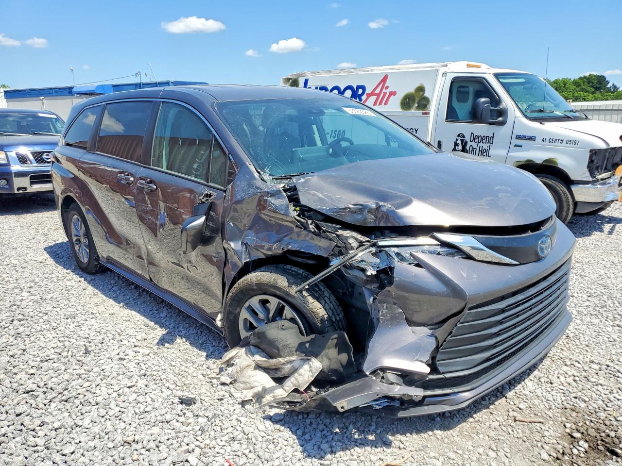 2022 TOYOTA SIENNA LE photo 7