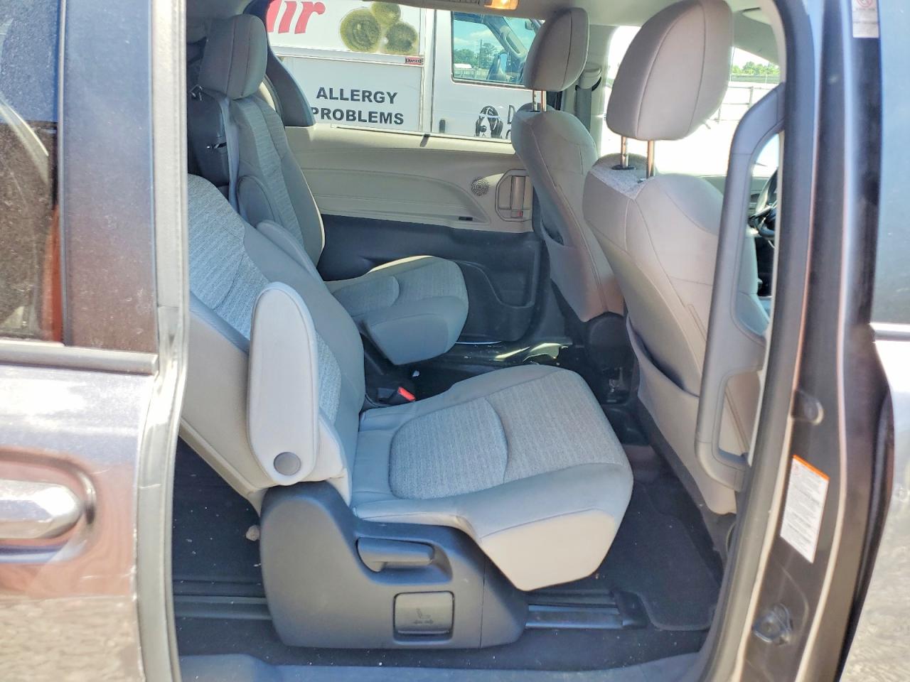 2022 TOYOTA SIENNA LE photo 21