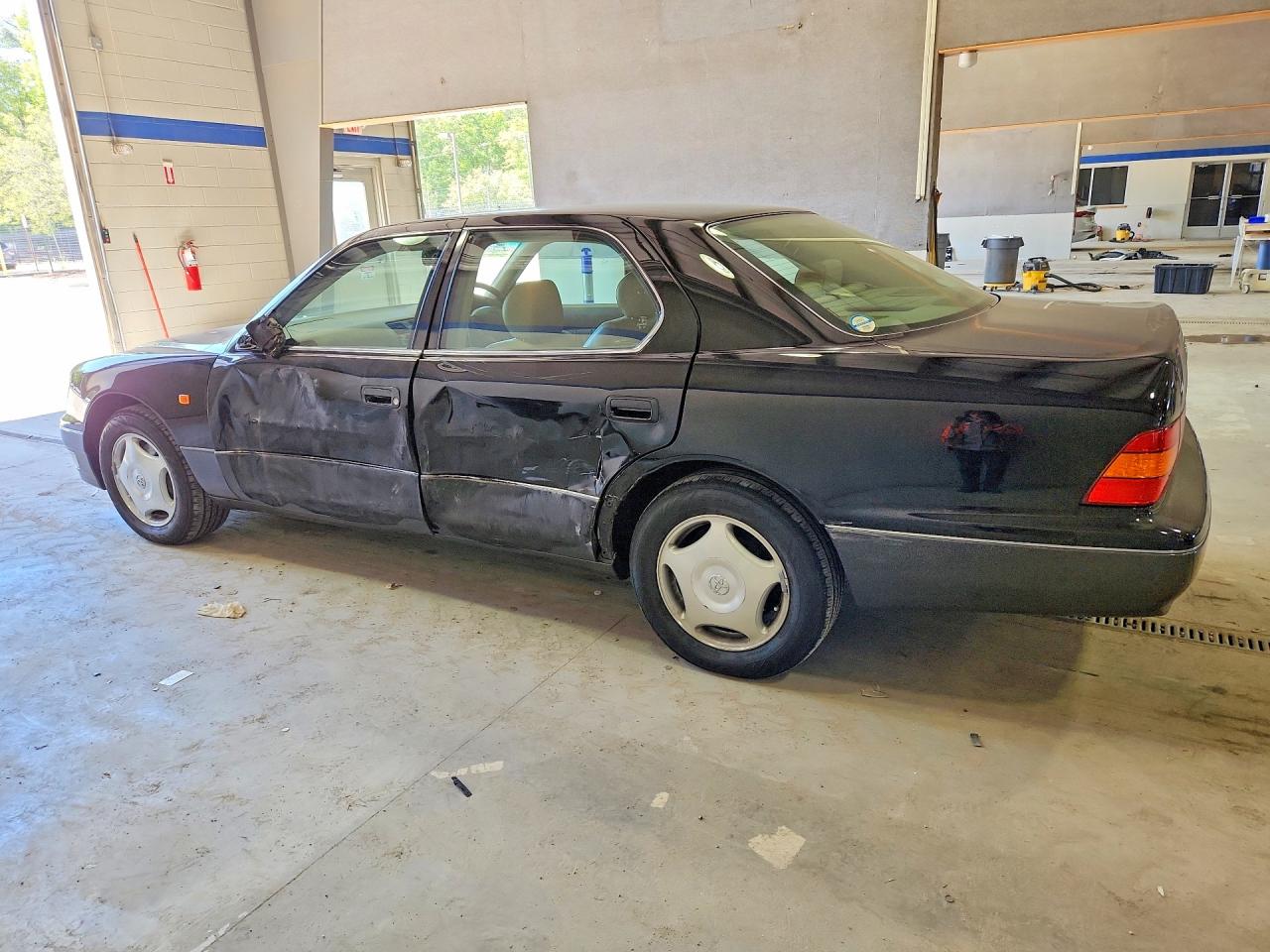 1997 TOYOTA CAMRY photo 2