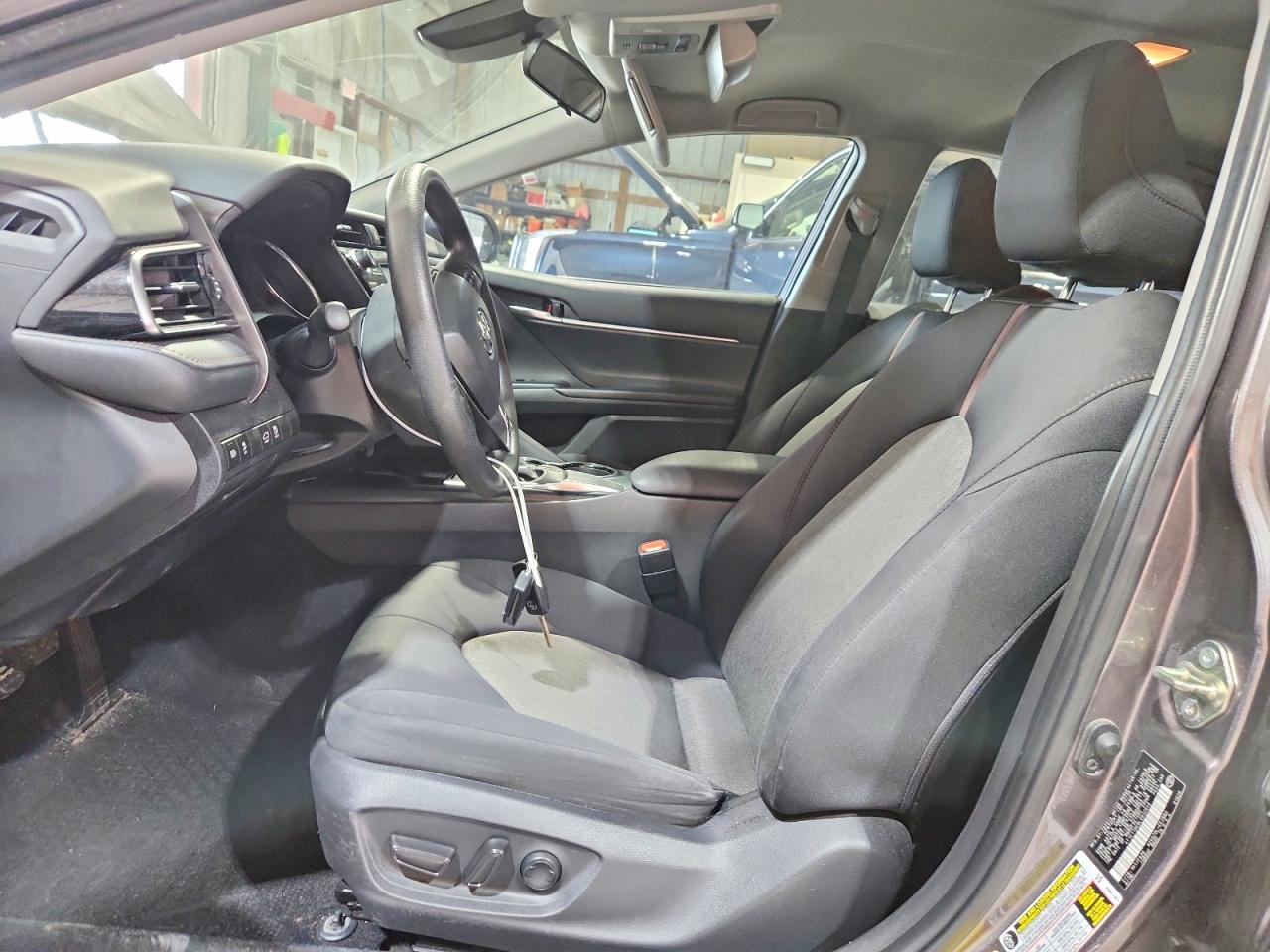2020 TOYOTA CAMRY LE photo 13