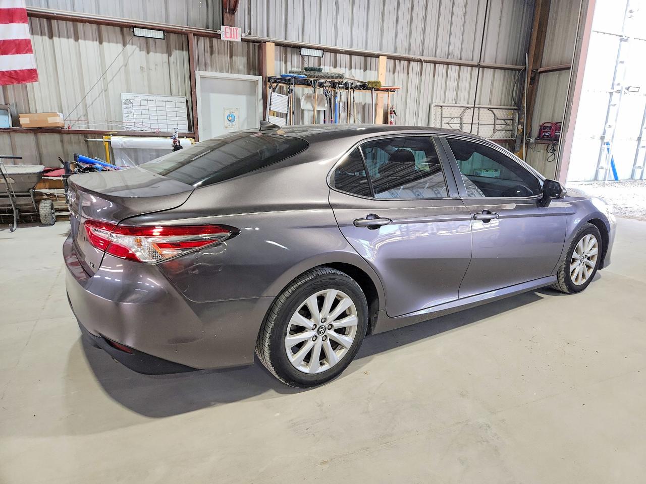 2020 TOYOTA CAMRY LE photo 5