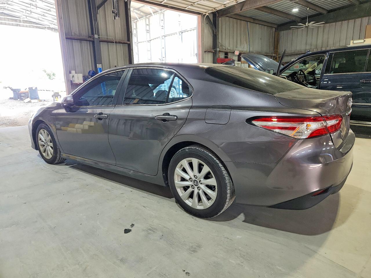 2020 TOYOTA CAMRY LE photo 3