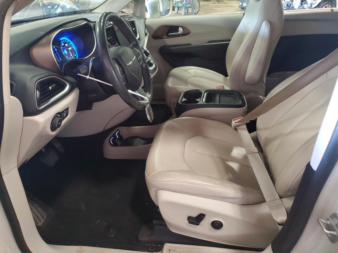 2019 CHRYSLER PACIFICA TOURING L photo 13