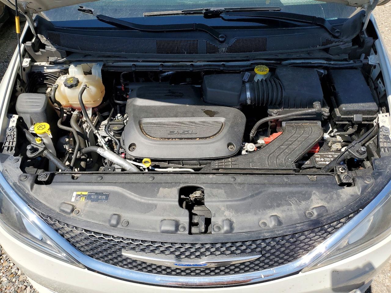 2019 CHRYSLER PACIFICA TOURING L photo 21