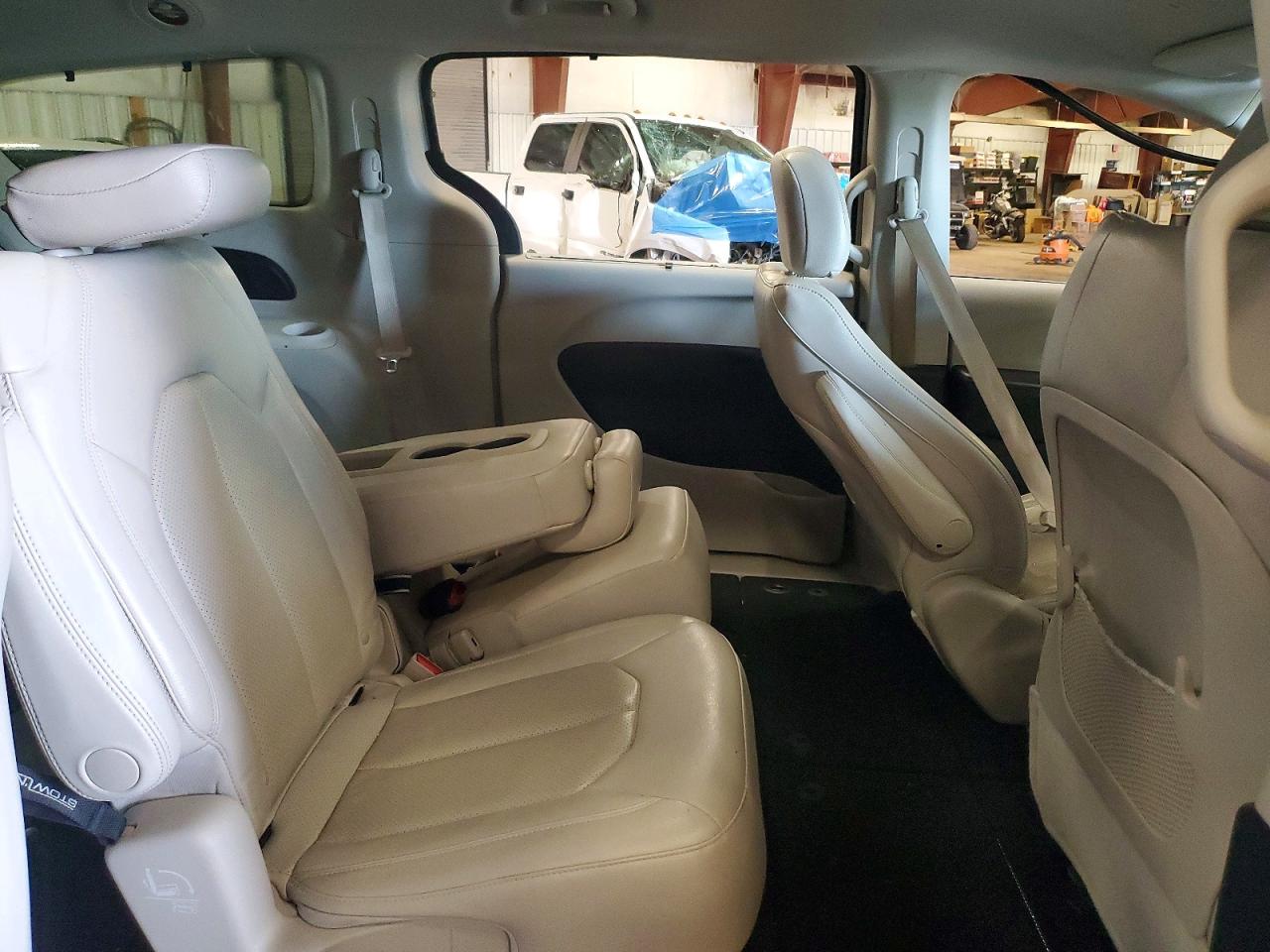 2019 CHRYSLER PACIFICA TOURING L photo 19