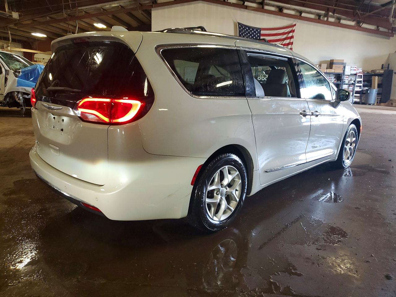 2019 CHRYSLER PACIFICA TOURING L photo 5