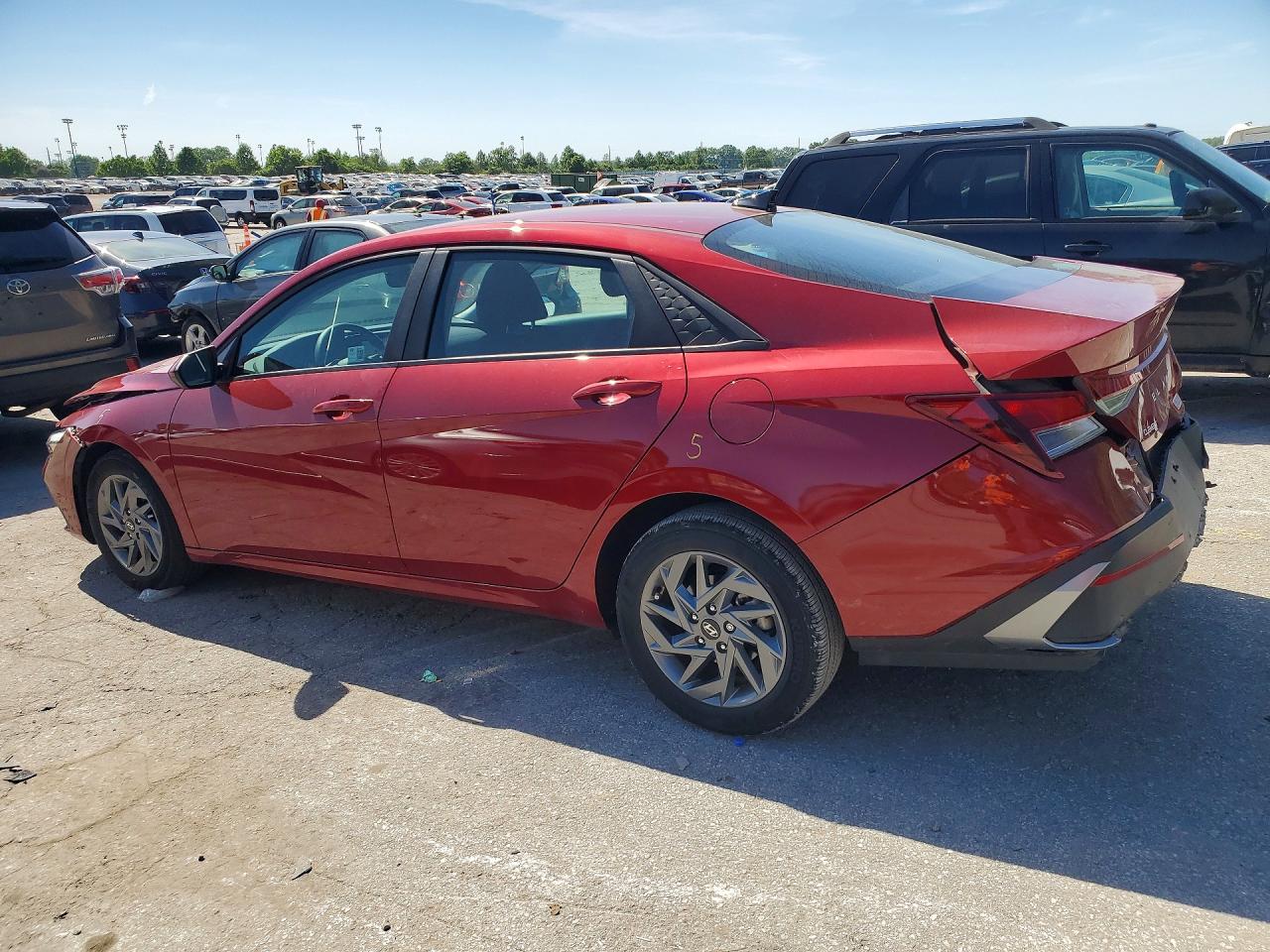2024 HYUNDAI ELANTRA SEL photo 2