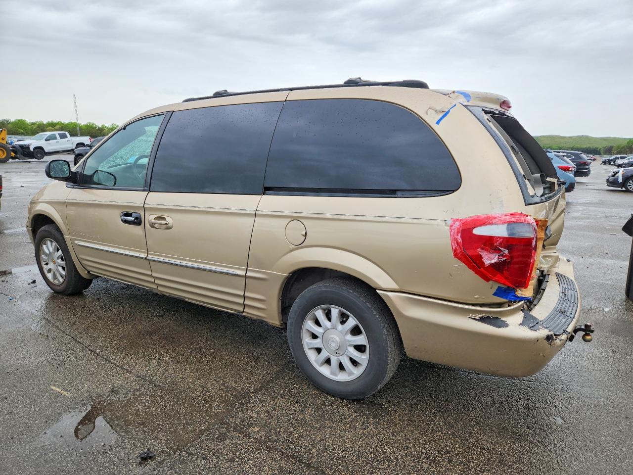 2001 CHRYSLER TOWN & COUNTRY LXI photo 2