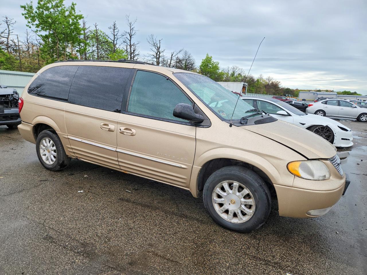 2001 CHRYSLER TOWN & COUNTRY LXI photo 4