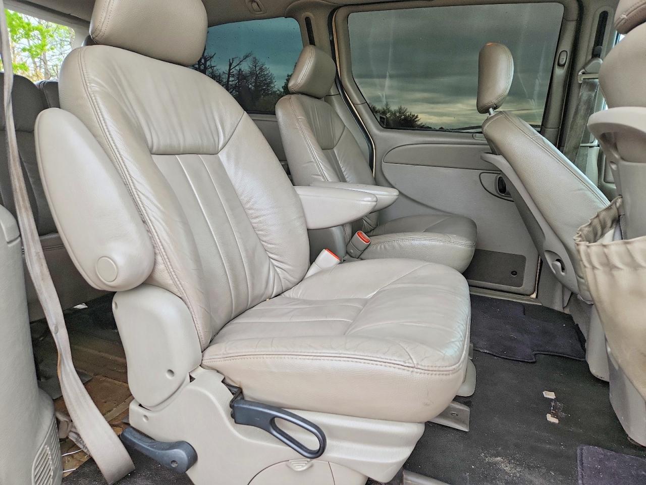 2001 CHRYSLER TOWN & COUNTRY LXI photo 11