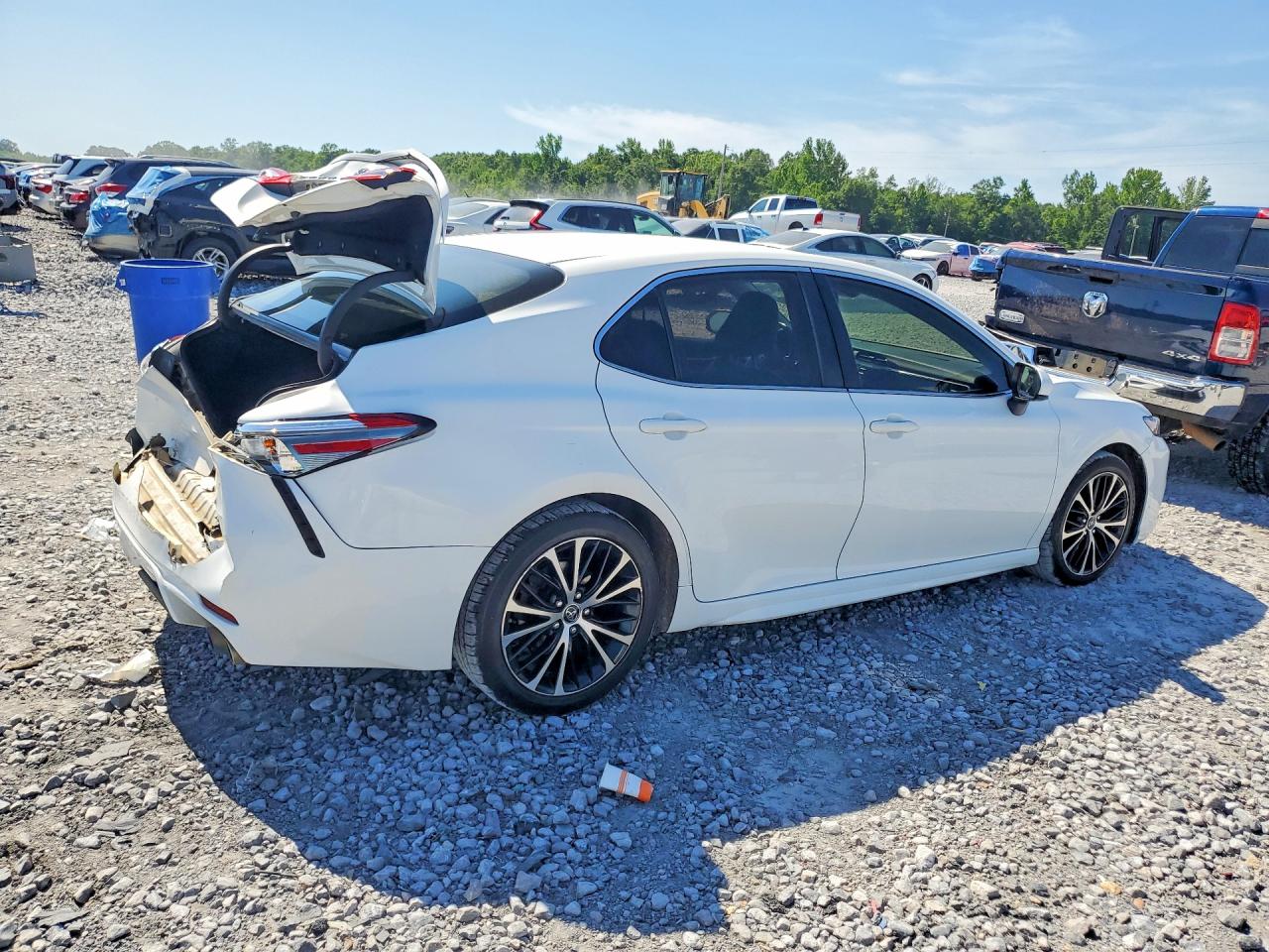 2018 TOYOTA CAMRY SE photo 7