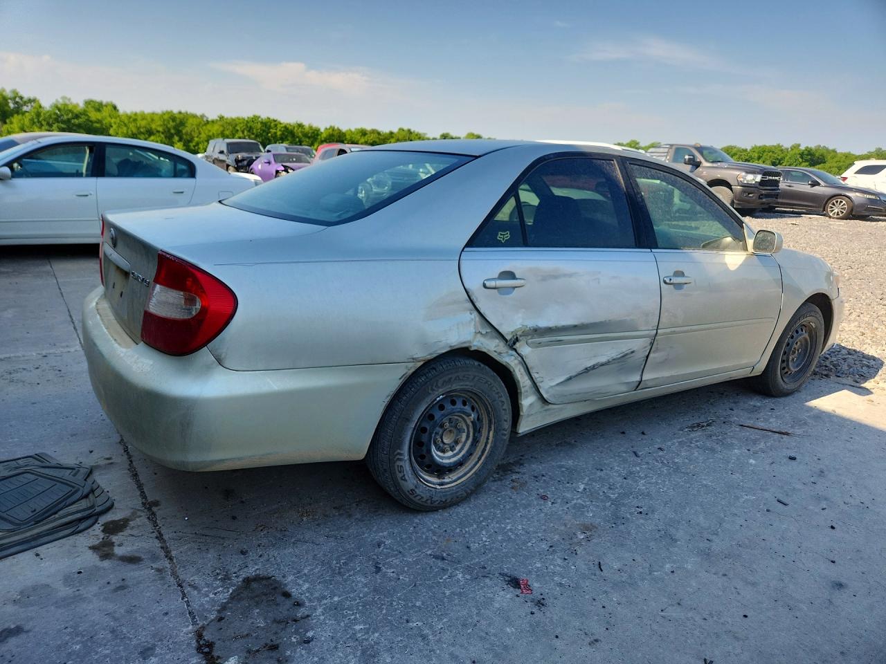 2002 TOYOTA CAMRY LE photo 5