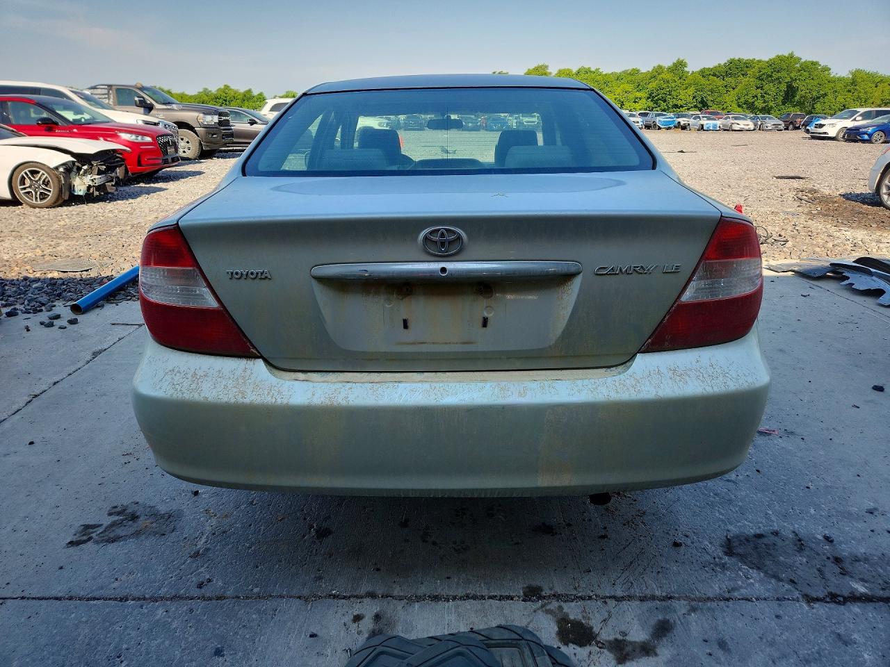 2002 TOYOTA CAMRY LE photo 11