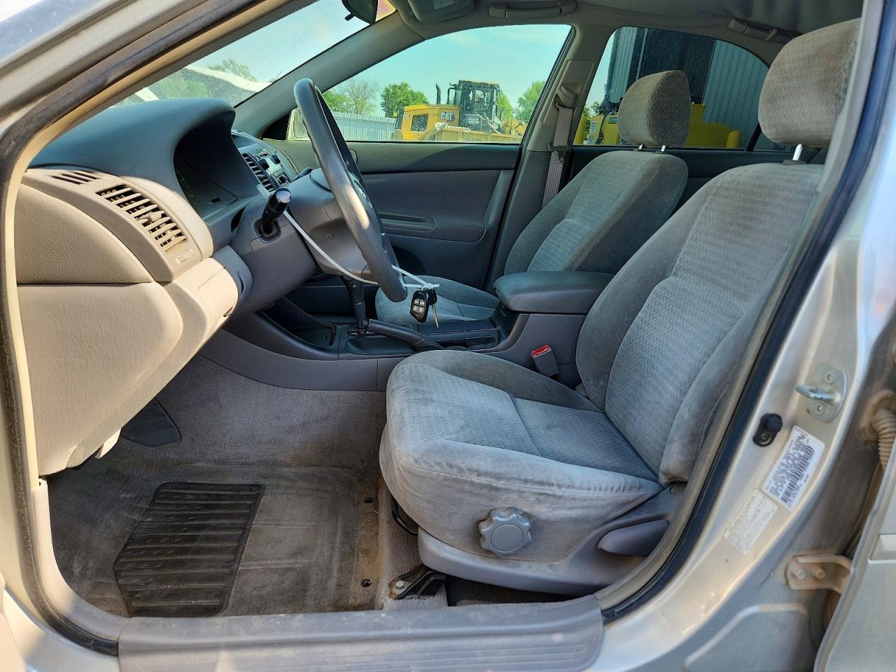 2002 TOYOTA CAMRY LE photo 13