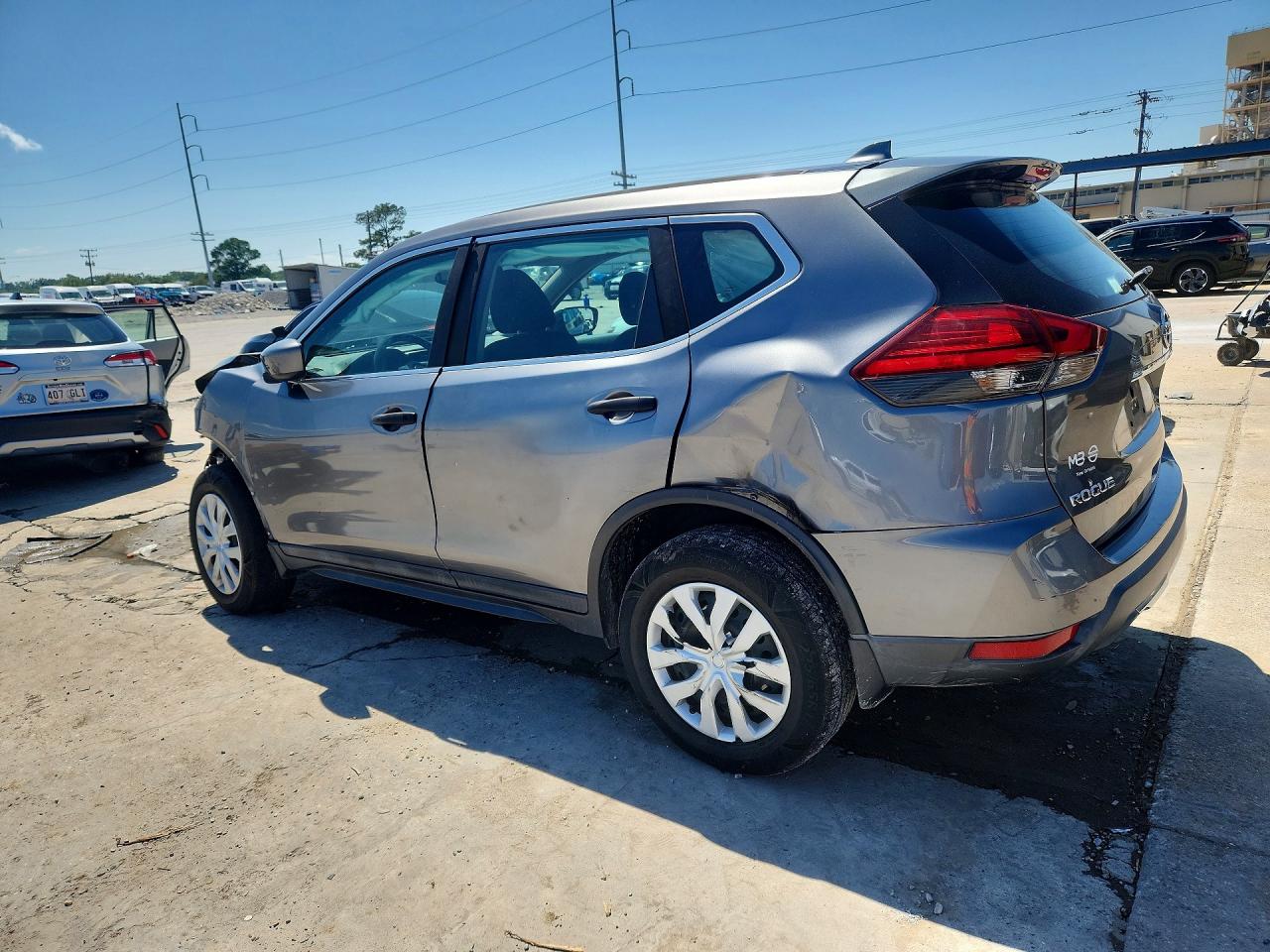 2017 NISSAN ROGUE S photo 2