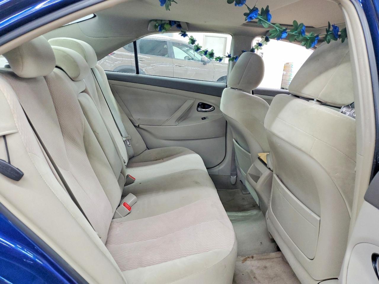 2010 TOYOTA CAMRY LE photo 28