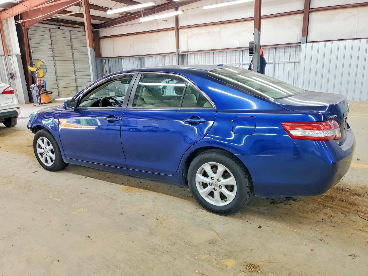 2010 TOYOTA CAMRY LE photo 4