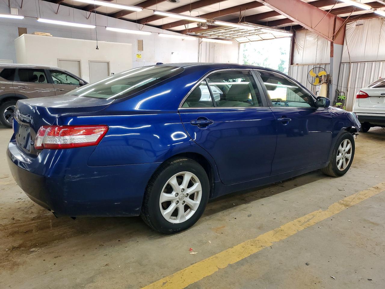 2010 TOYOTA CAMRY LE photo 7