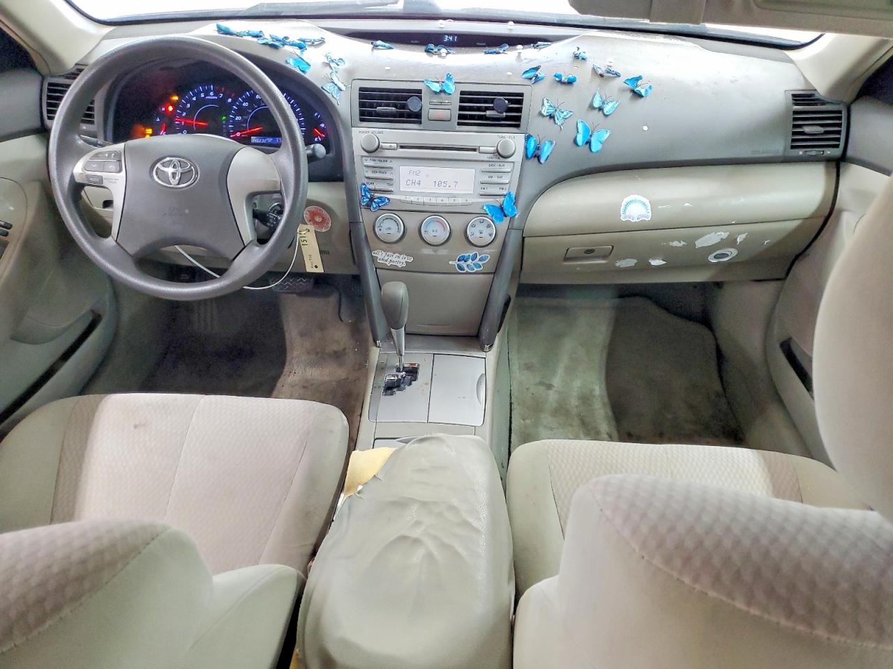 2010 TOYOTA CAMRY LE photo 22