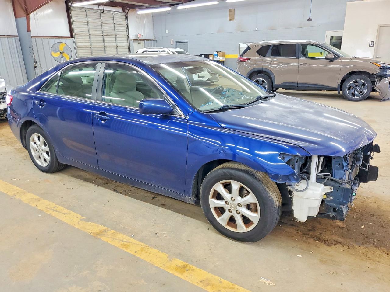 2010 TOYOTA CAMRY LE photo 10