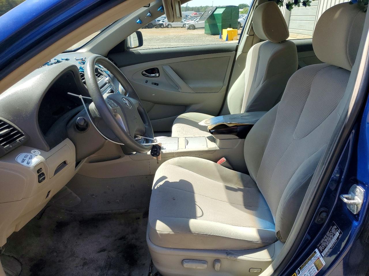 2010 TOYOTA CAMRY LE photo 19