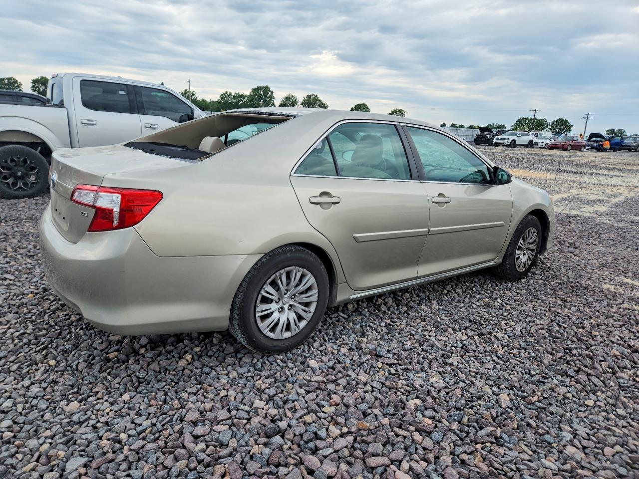 2014 TOYOTA CAMRY LE photo 7