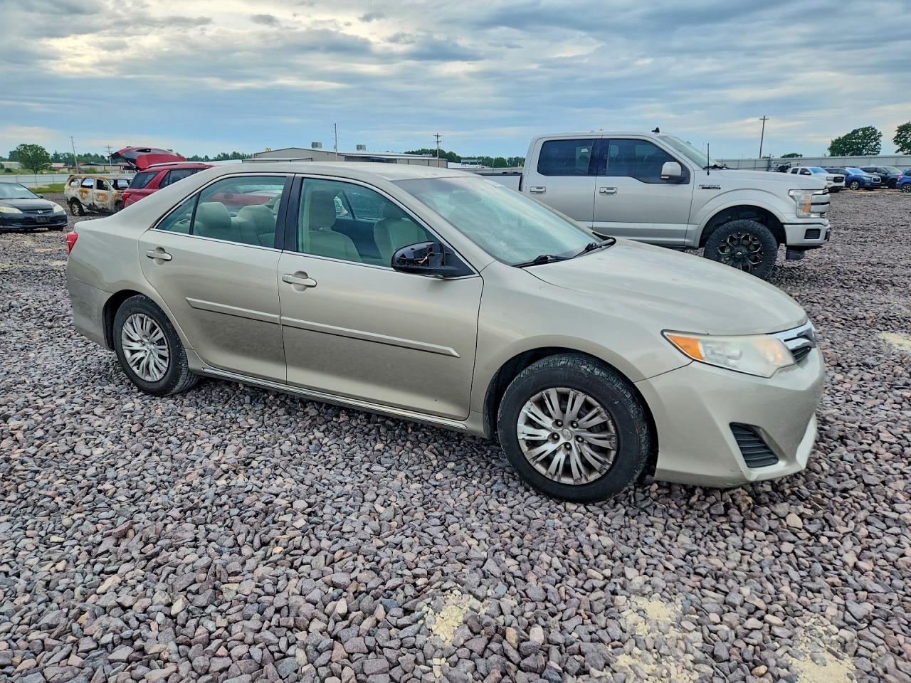 2014 TOYOTA CAMRY LE photo 10