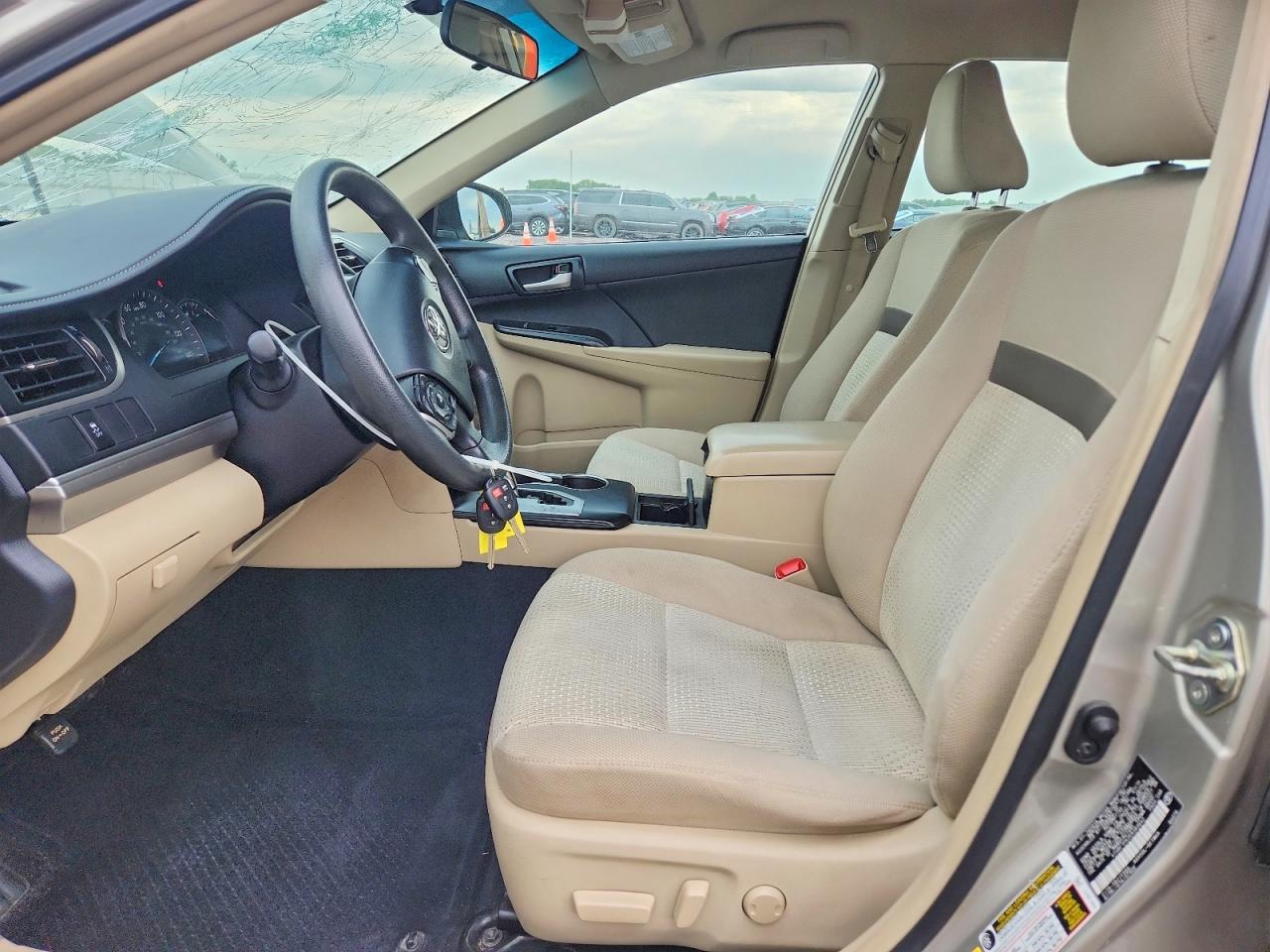 2014 TOYOTA CAMRY LE photo 19