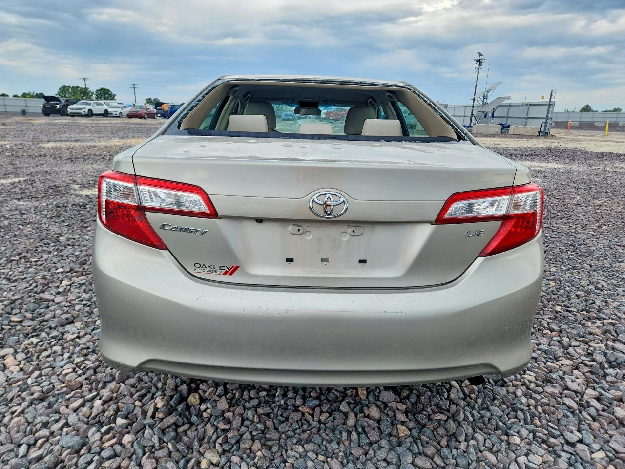 2014 TOYOTA CAMRY LE photo 16