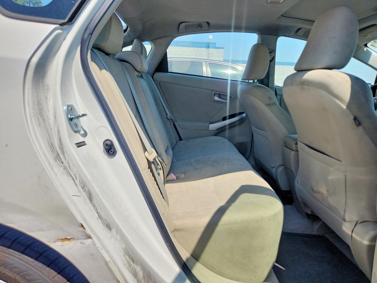 2010 TOYOTA PRIUS III photo 10