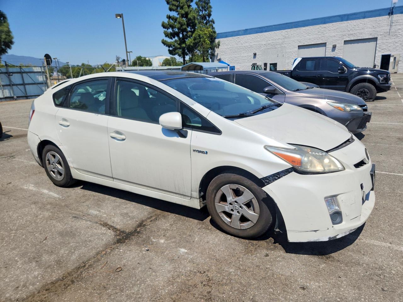 2010 TOYOTA PRIUS III photo 4