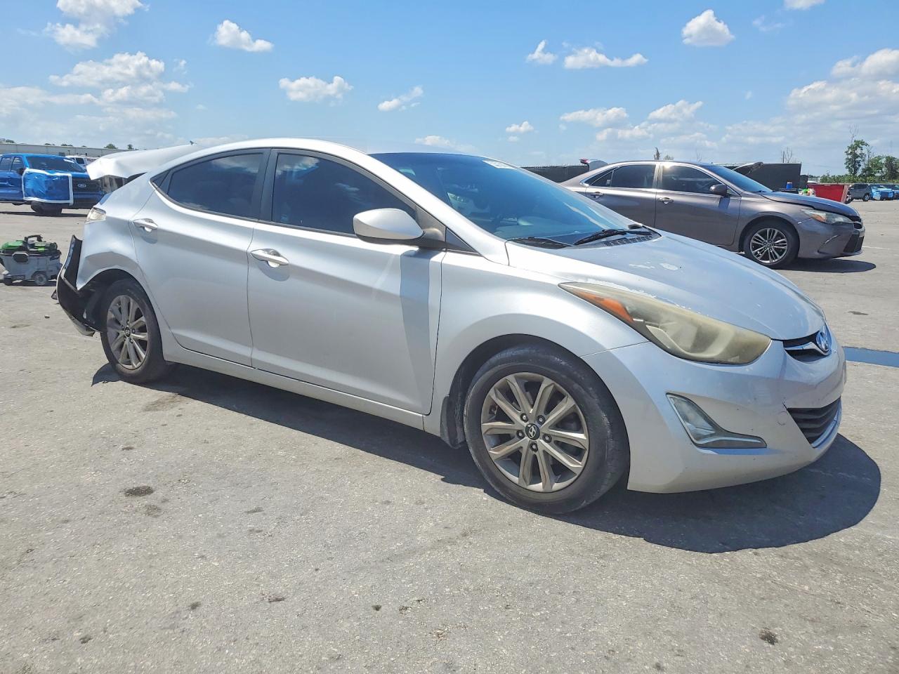 2014 HYUNDAI ELANTRA SE photo 4