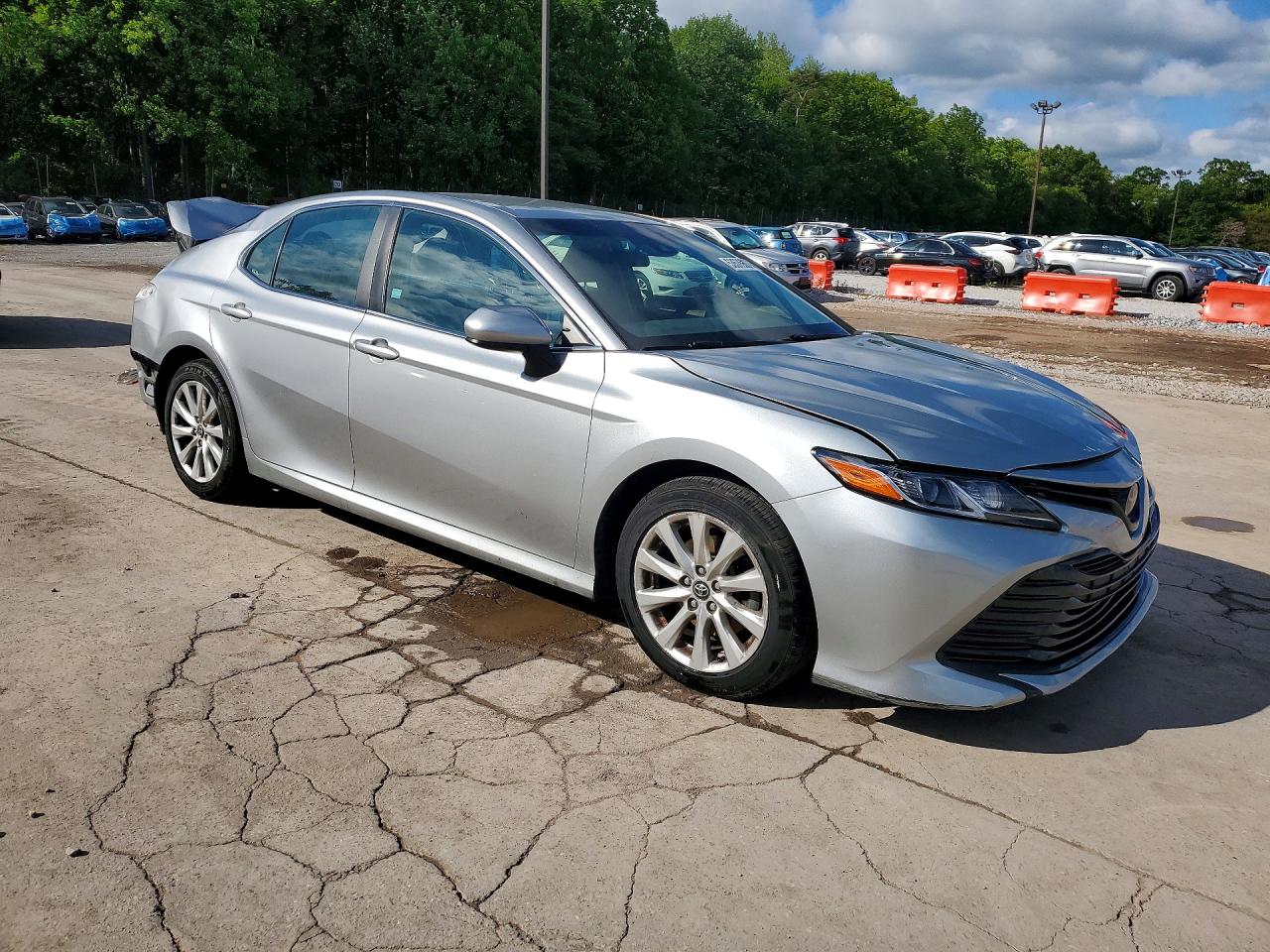 2018 TOYOTA CAMRY LE photo 10