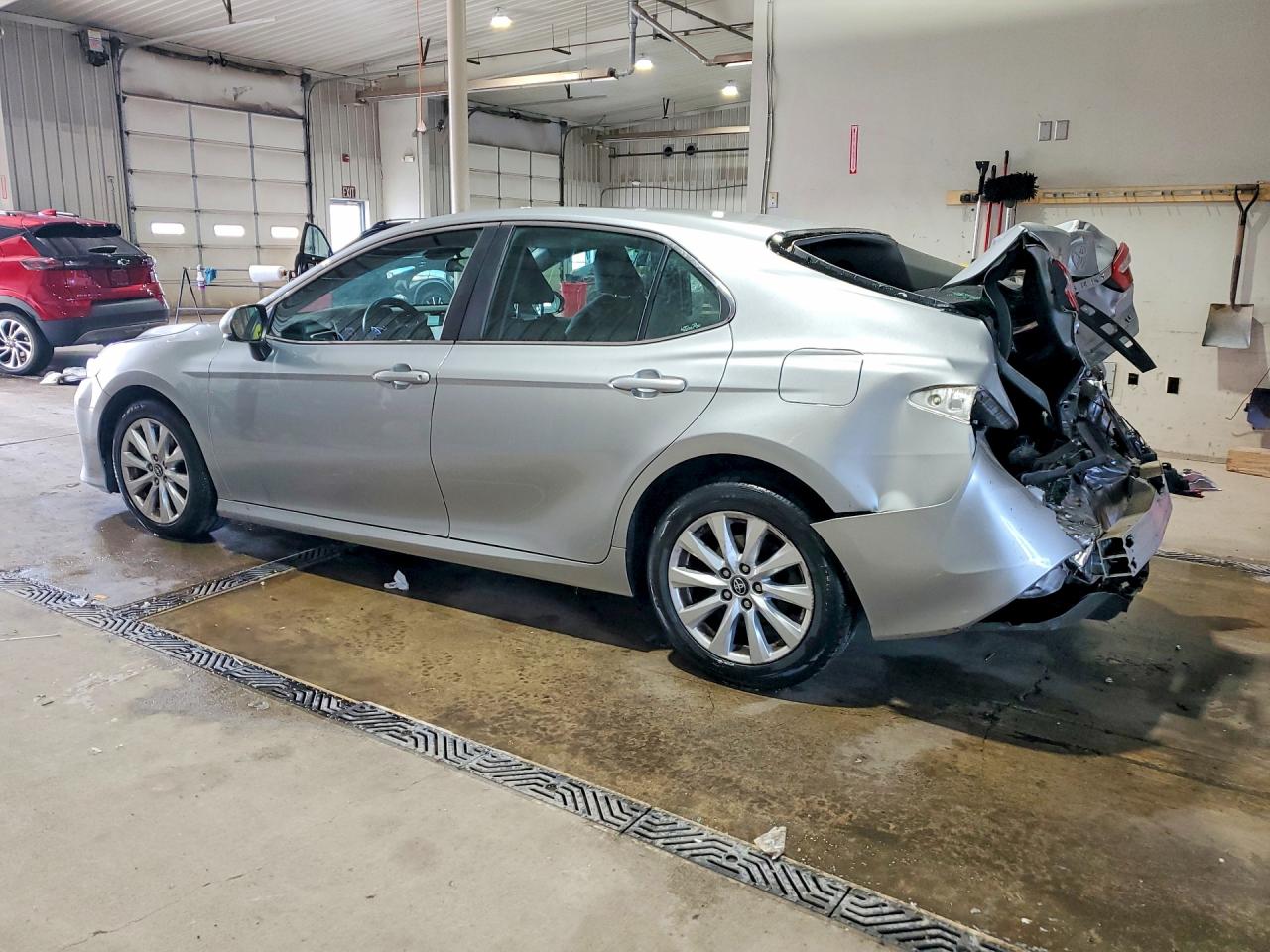 2018 TOYOTA CAMRY LE photo 4