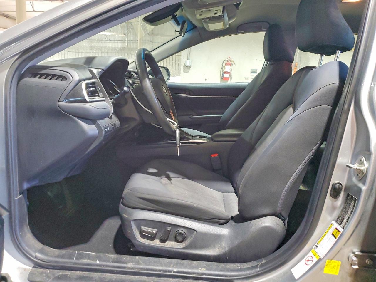 2018 TOYOTA CAMRY LE photo 19