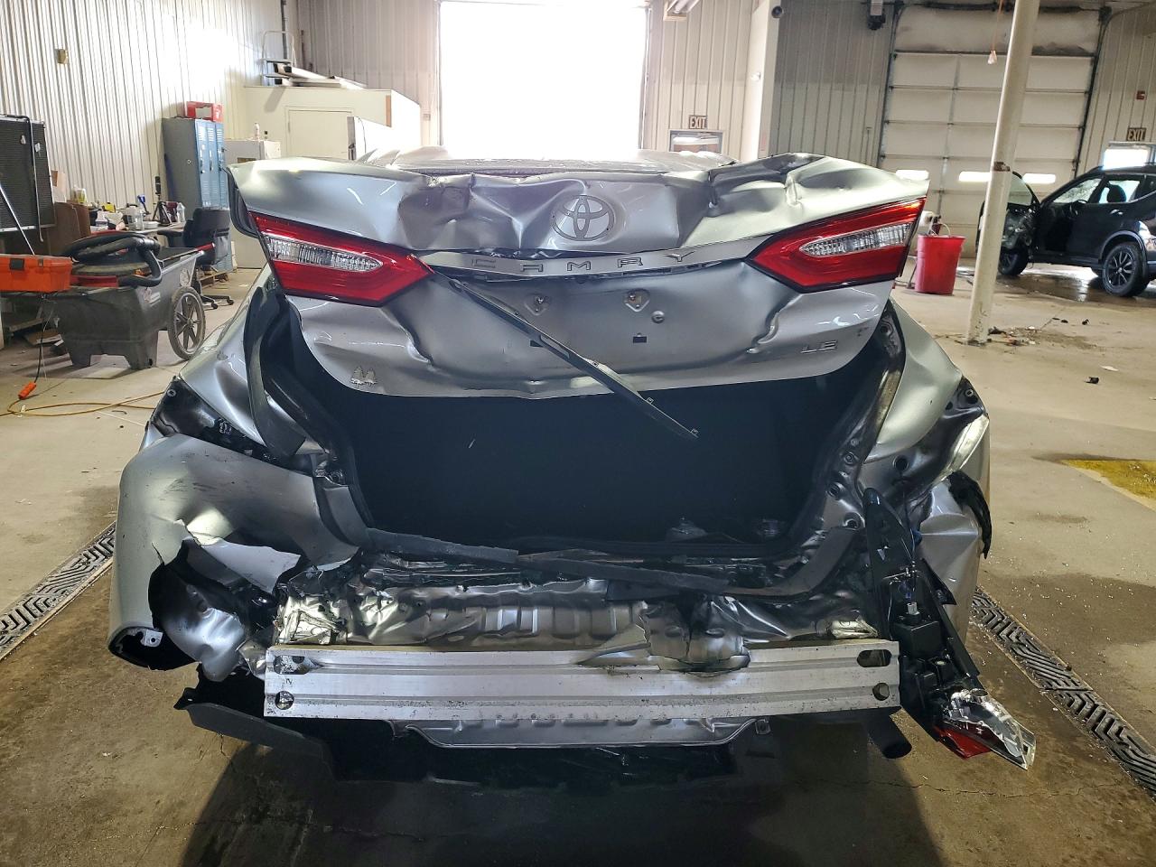 2018 TOYOTA CAMRY LE photo 16