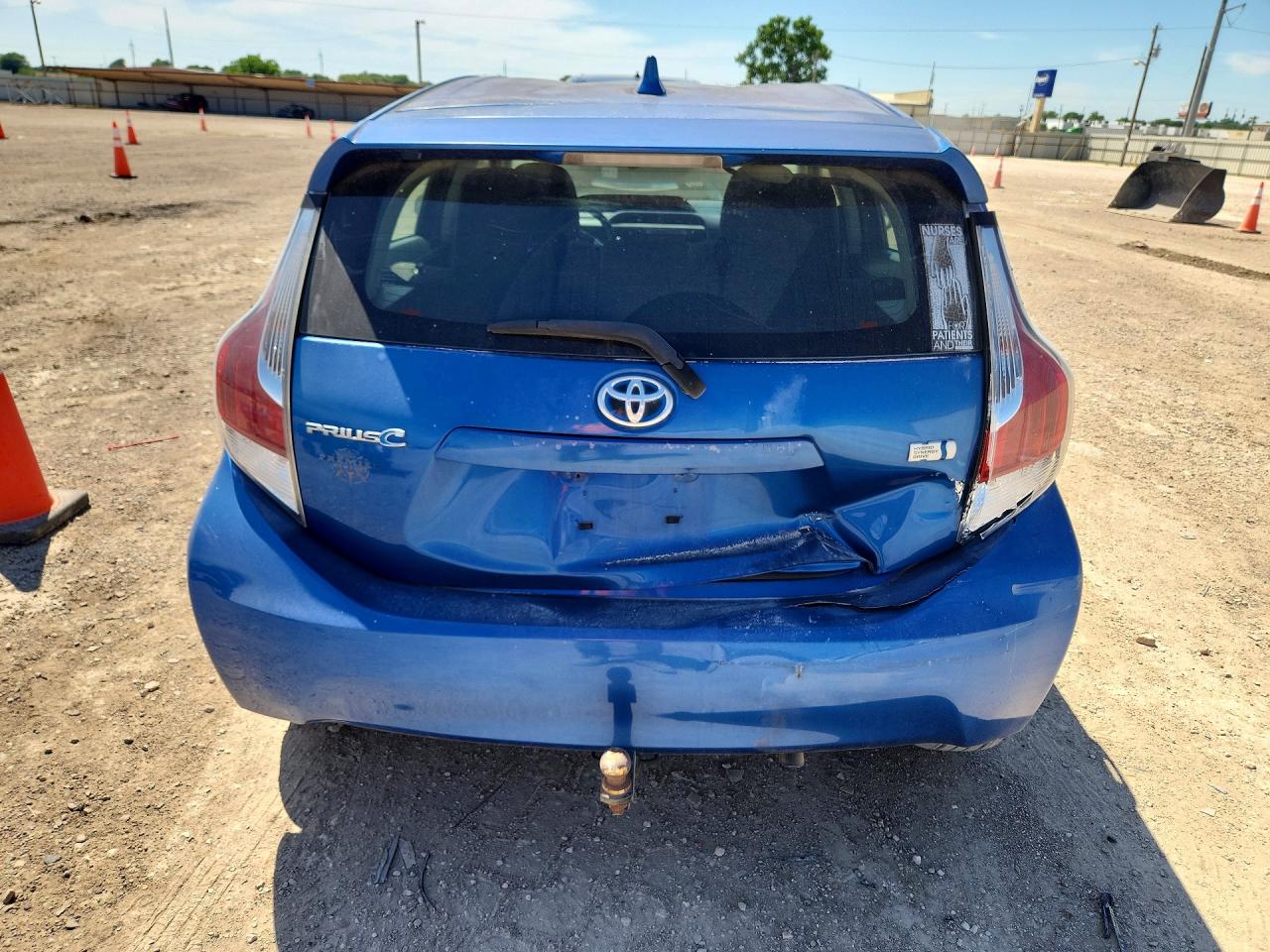 2015 TOYOTA PRIUS C TWO photo 11