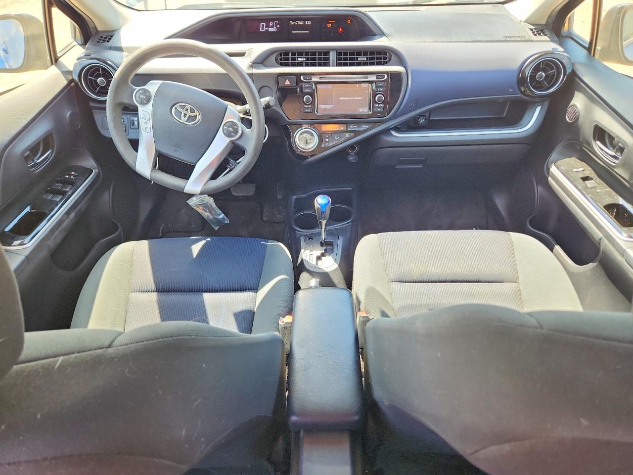 2015 TOYOTA PRIUS C TWO photo 15