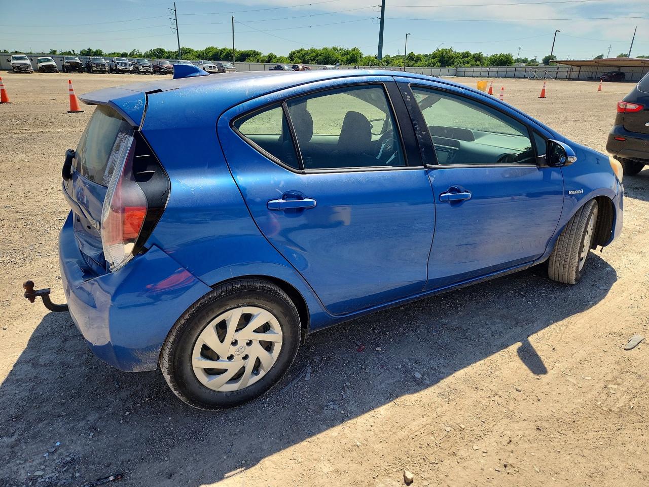 2015 TOYOTA PRIUS C TWO photo 5