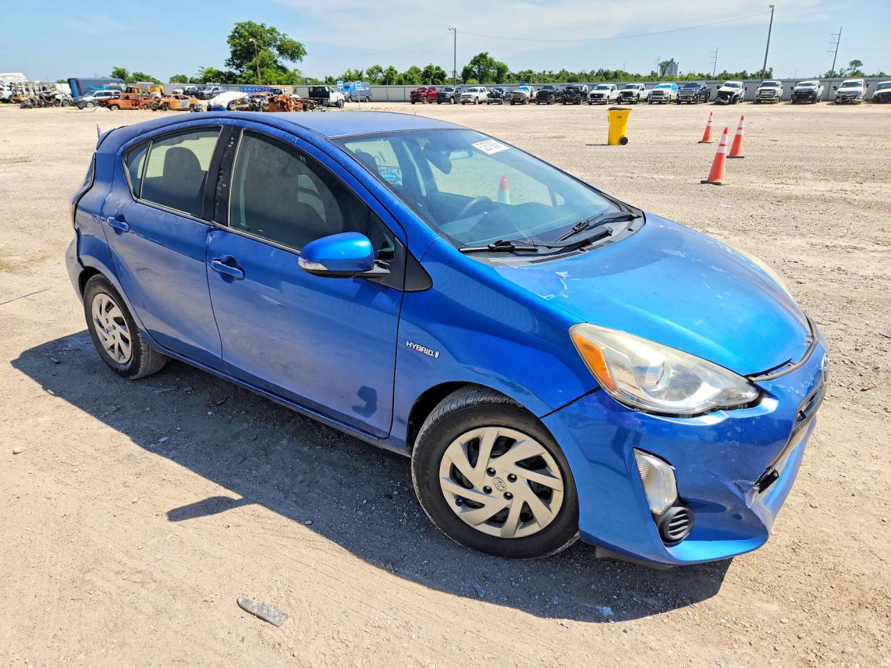 2015 TOYOTA PRIUS C TWO photo 7