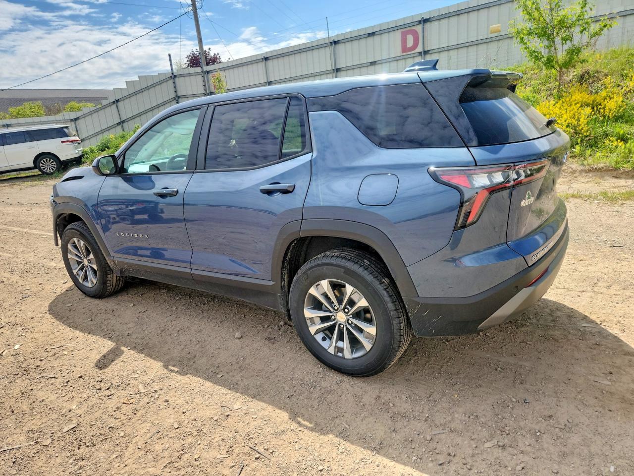 2026 CHEVROLET EQUINOX LT photo 3