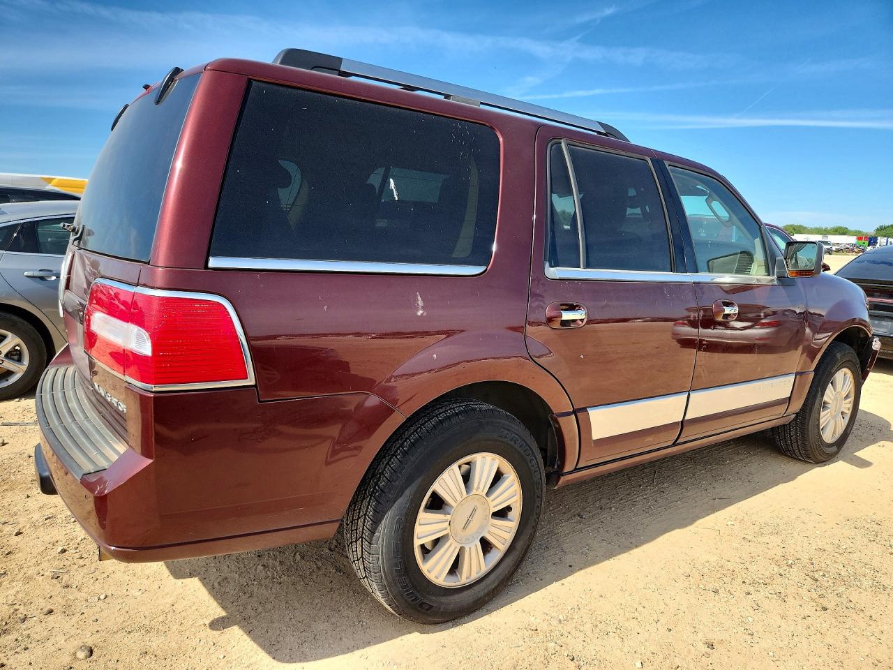 2010 LINCOLN NAVIGATOR photo 3