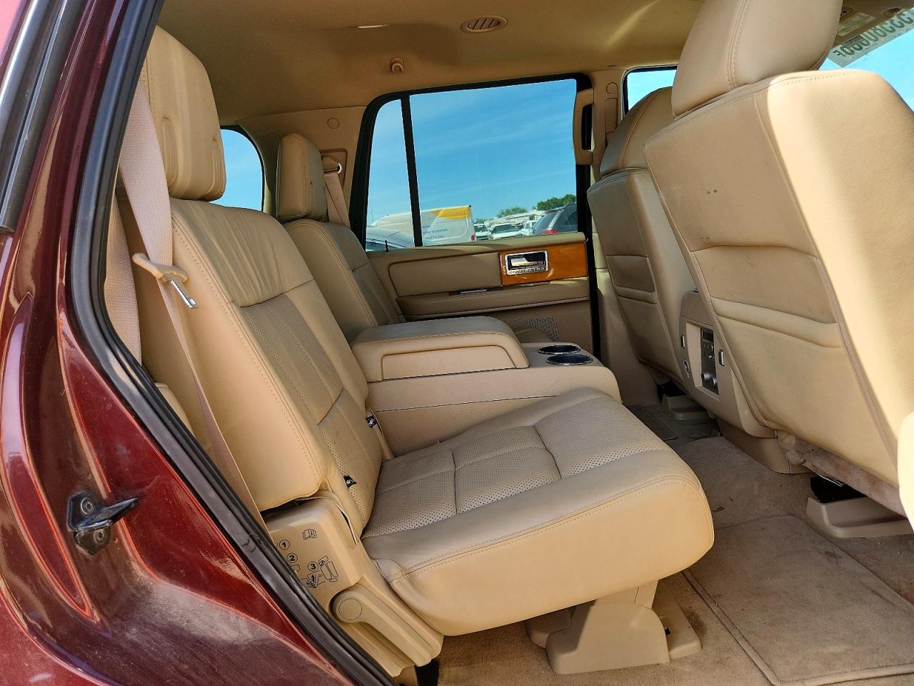 2010 LINCOLN NAVIGATOR photo 11