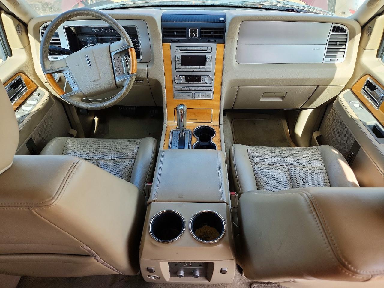 2010 LINCOLN NAVIGATOR photo 8