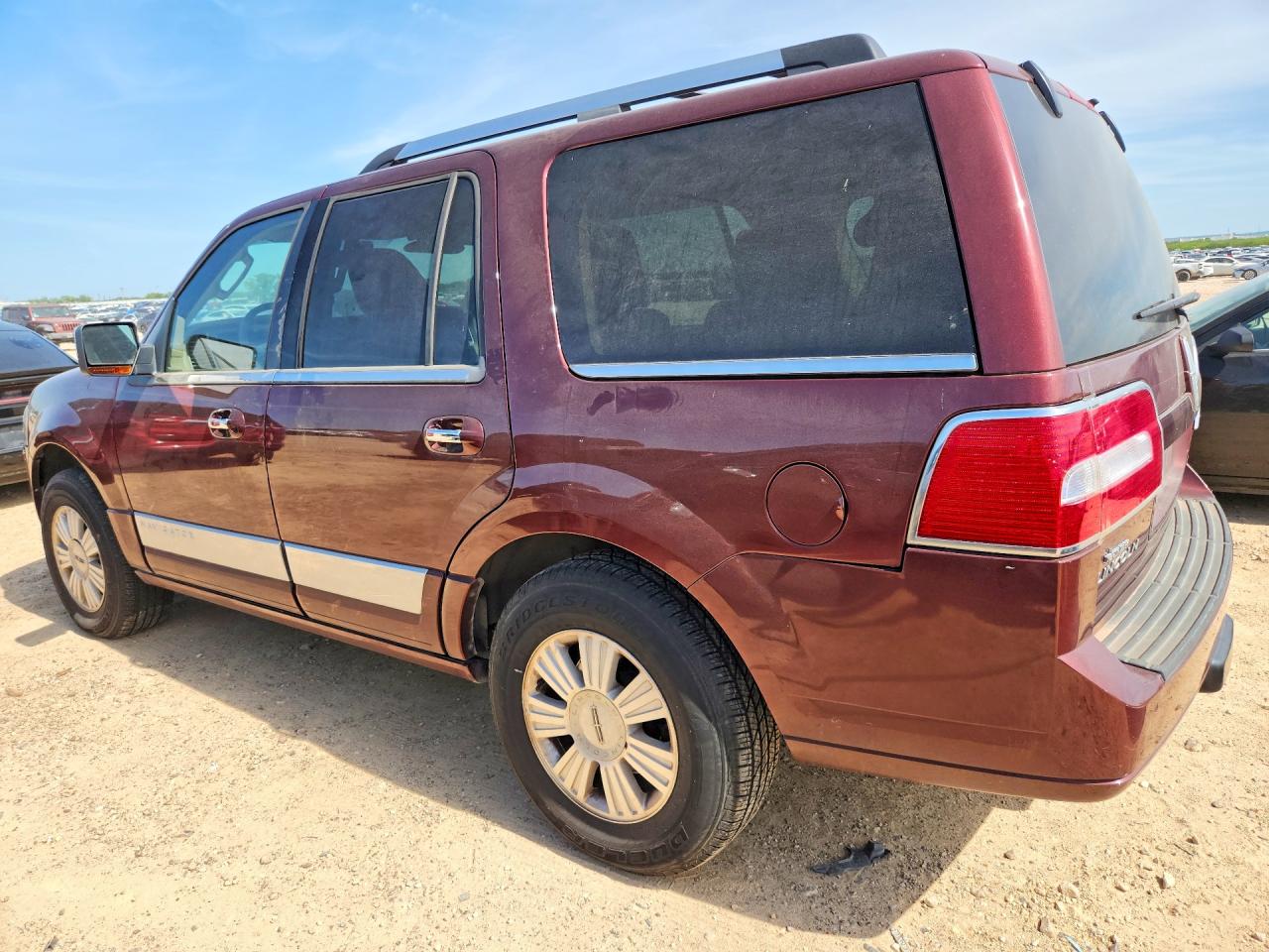 2010 LINCOLN NAVIGATOR photo 2