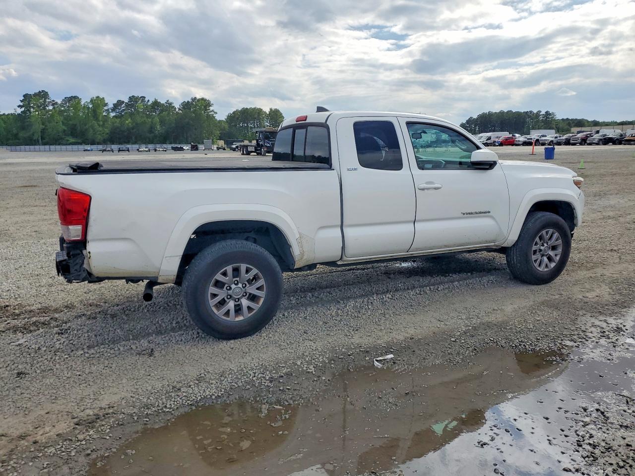 2017 TOYOTA TACOMA SR5 photo 3