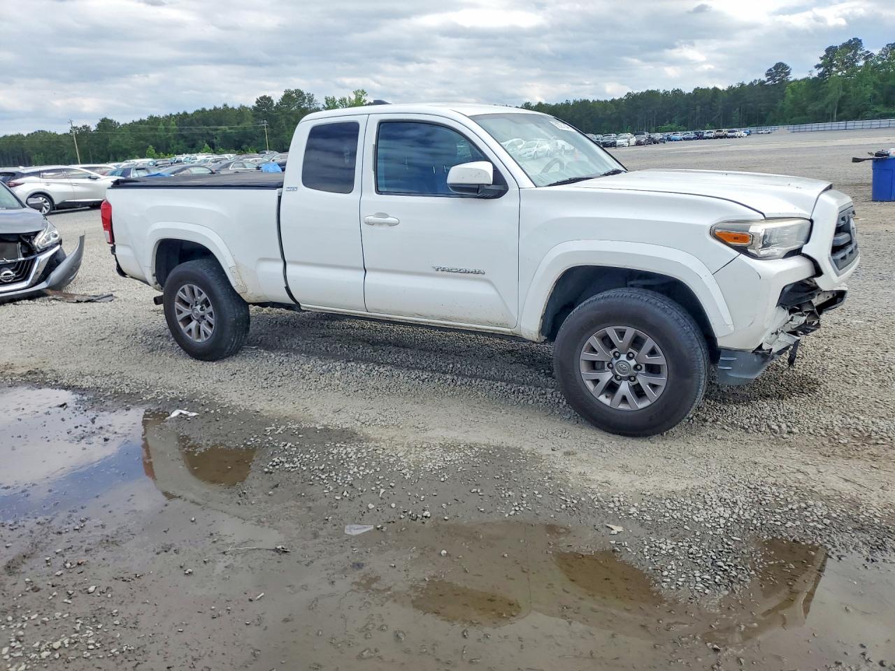 2017 TOYOTA TACOMA SR5 photo 4