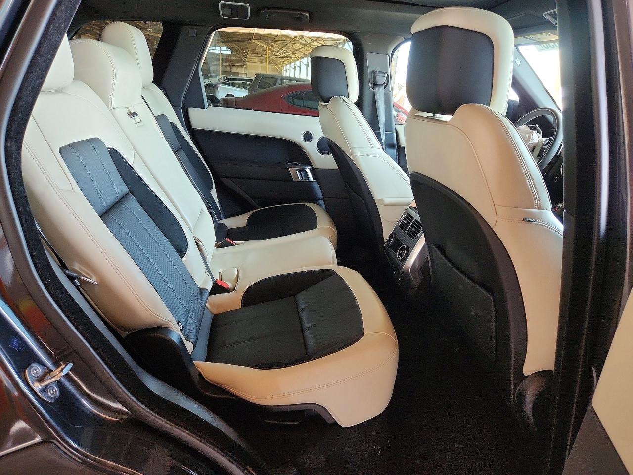 2019 LAND ROVER RANGE ROVER SPORT HST photo 31