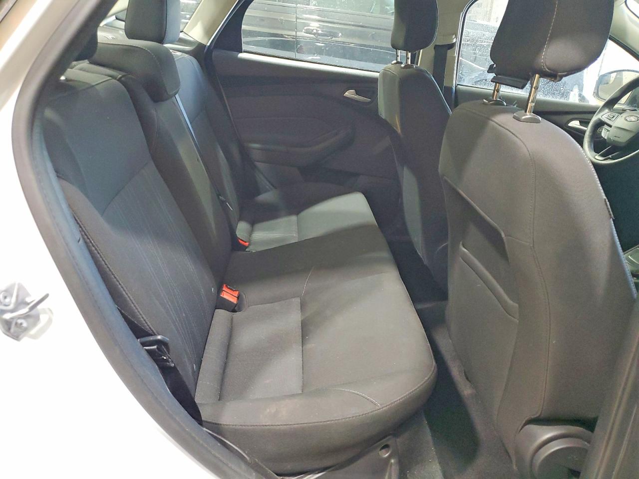2018 FORD FOCUS SE photo 19
