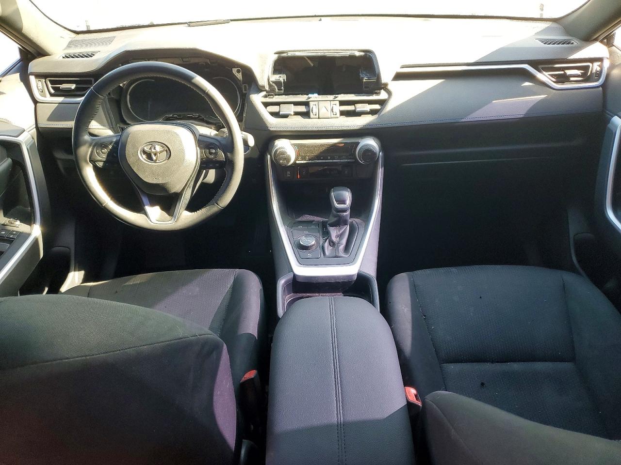 2019 TOYOTA RAV4 XSE photo 15